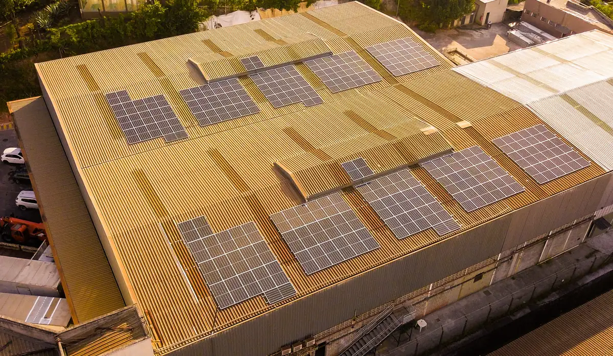 Usina fotovoltaica da LSPRO em Ribeirão das Neves, instalada pela Forte Sol
