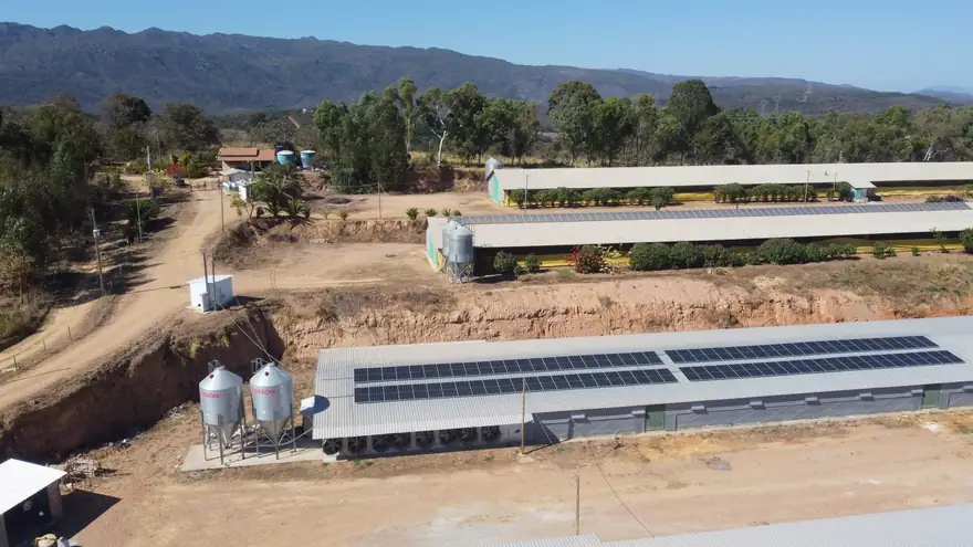 Instalação rural da Forte Sol em aviários